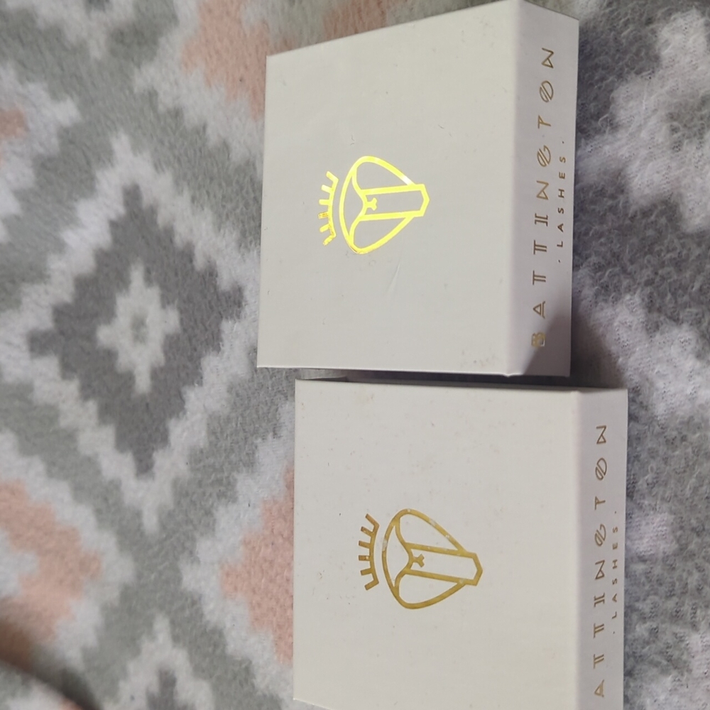 2 pairs of battington lashes